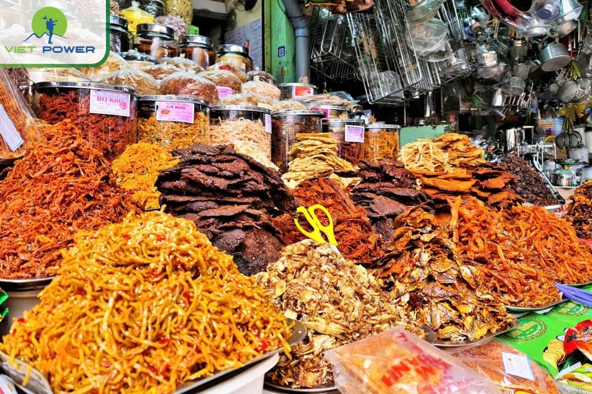 Buy dried goods at Bac My An market