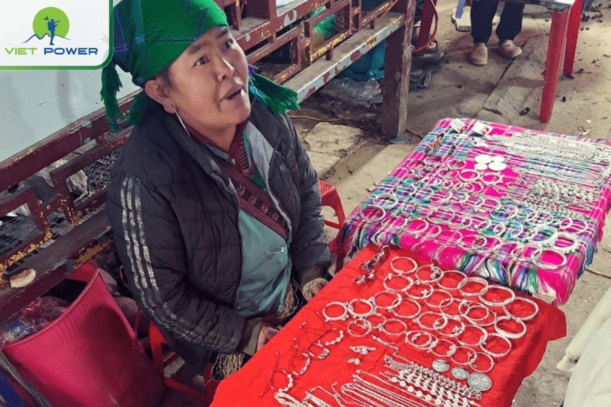 Buy silver jewelry at sapa night market