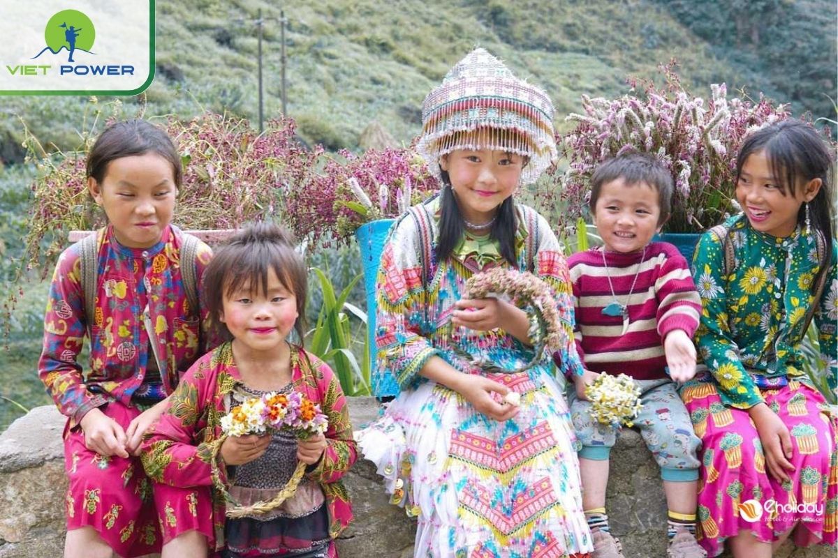 H'Mong people's costumes in Sapa