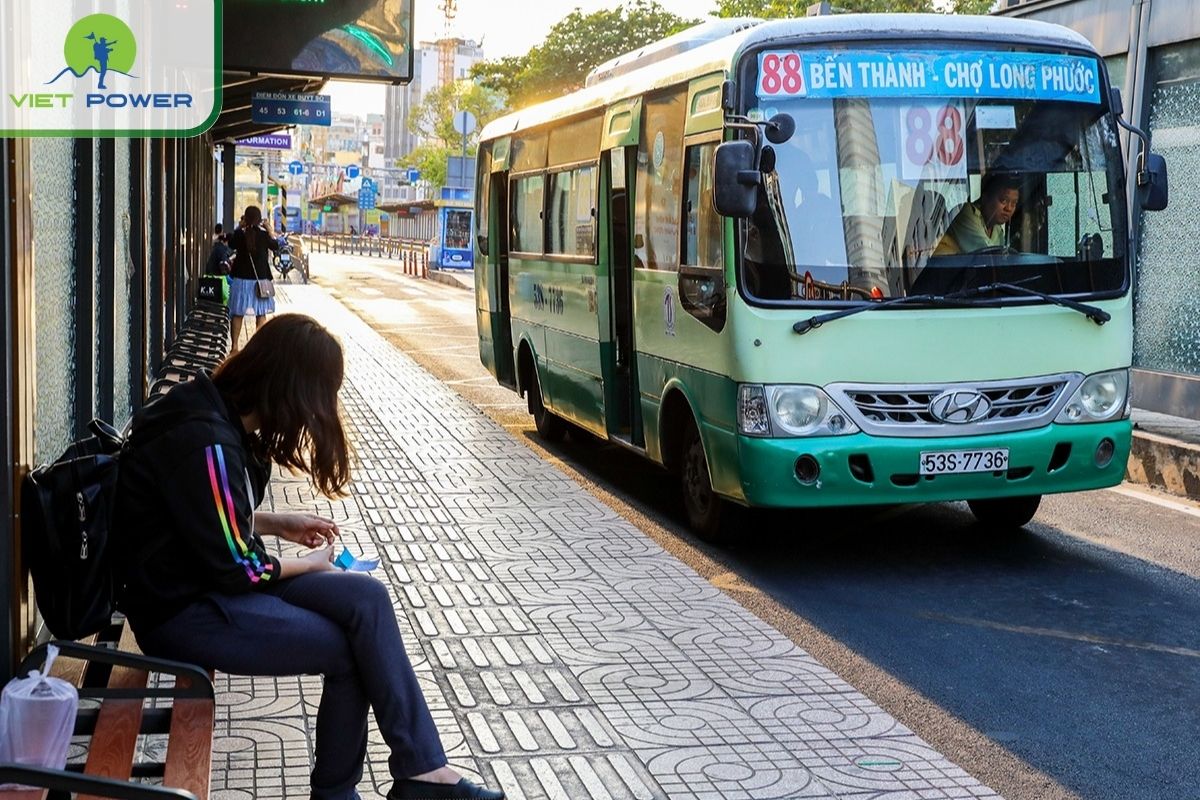 Take bus to Buu Long pagoda