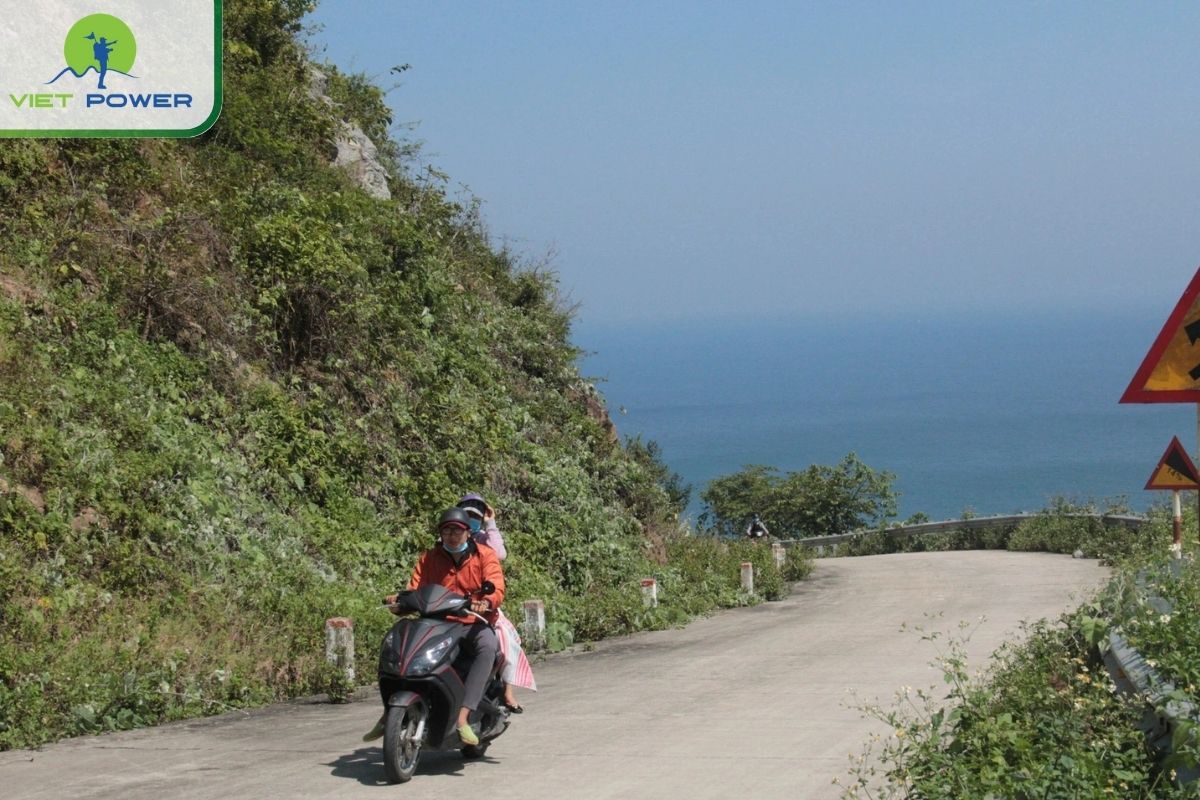 Go by automatic motorbike to Banyan Tree Danang