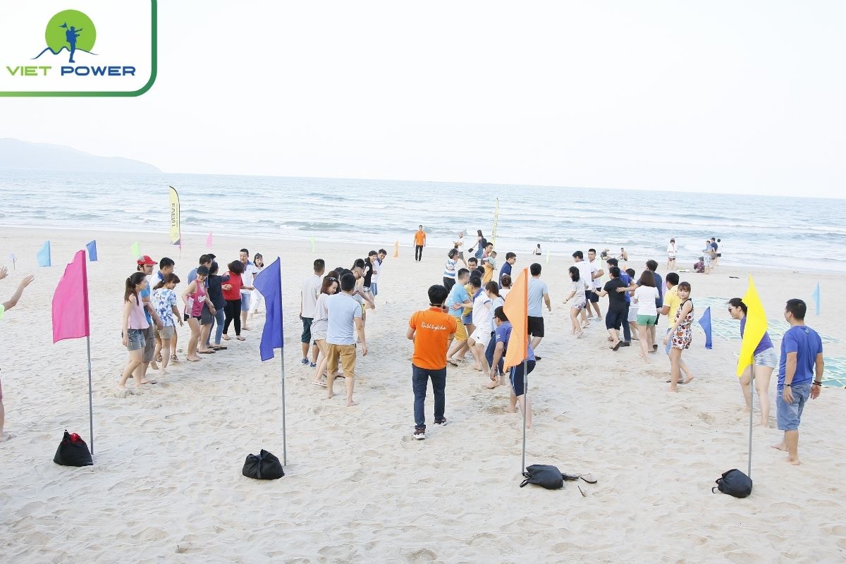 Team-Building organization at Tien Sa beach