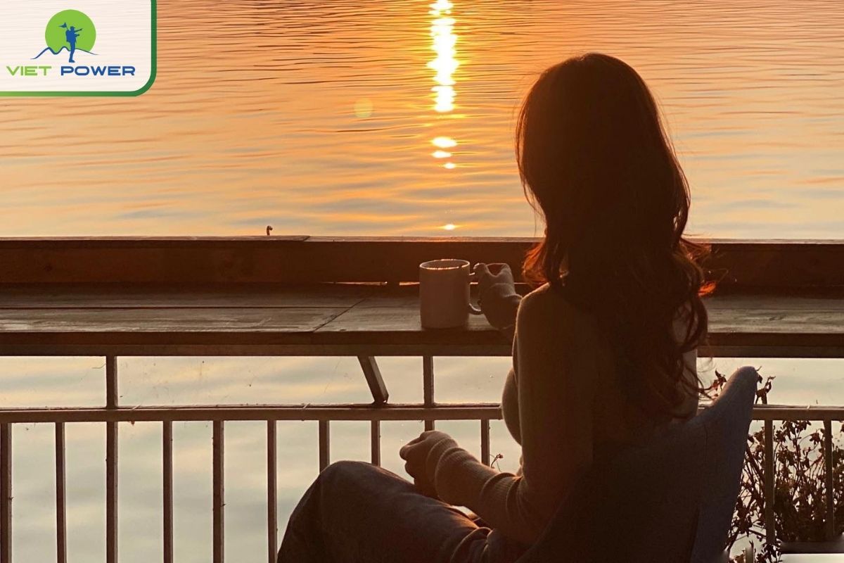 Drink coffee and watch the sunset at West Lake