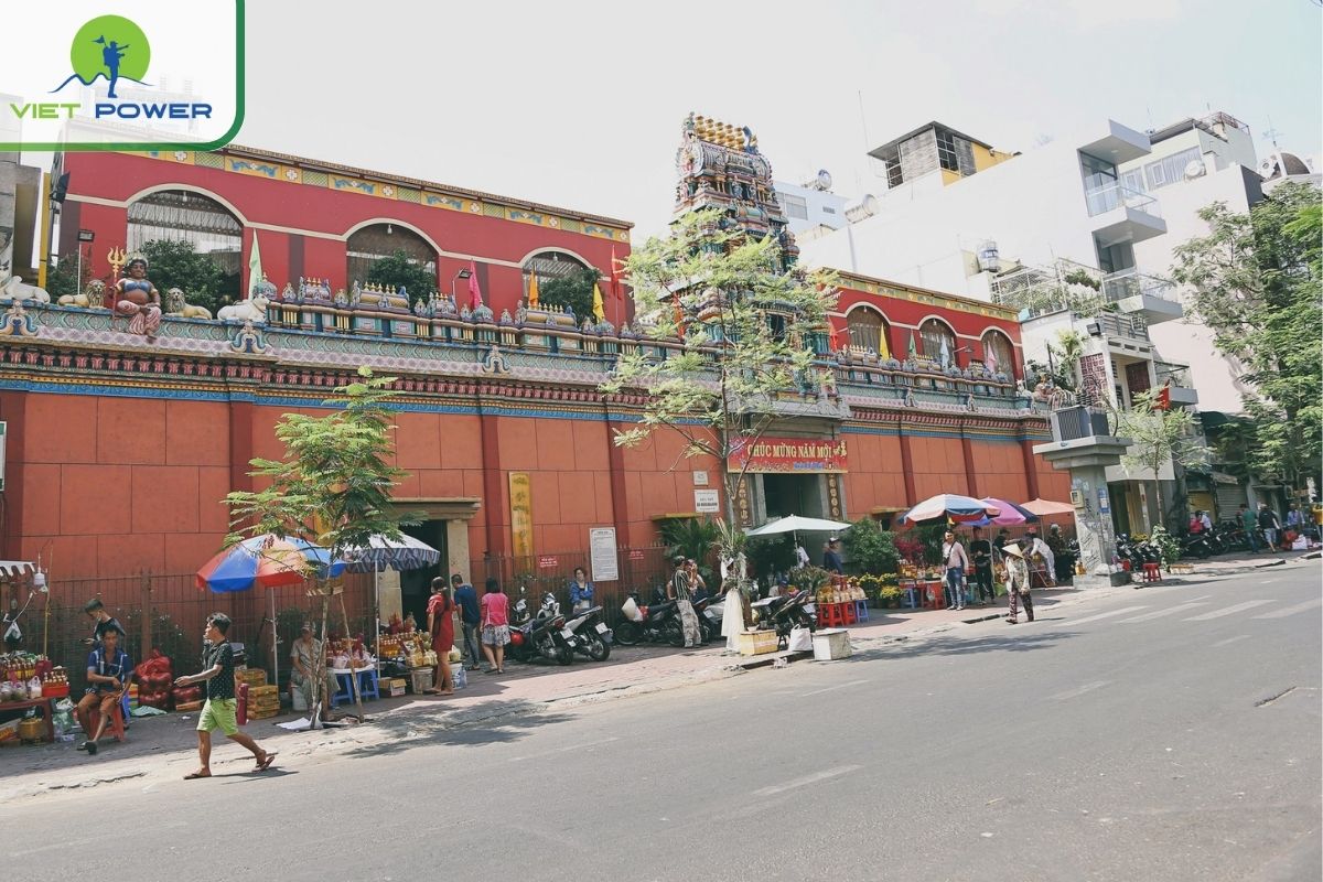 Walk to Mariamman Temple