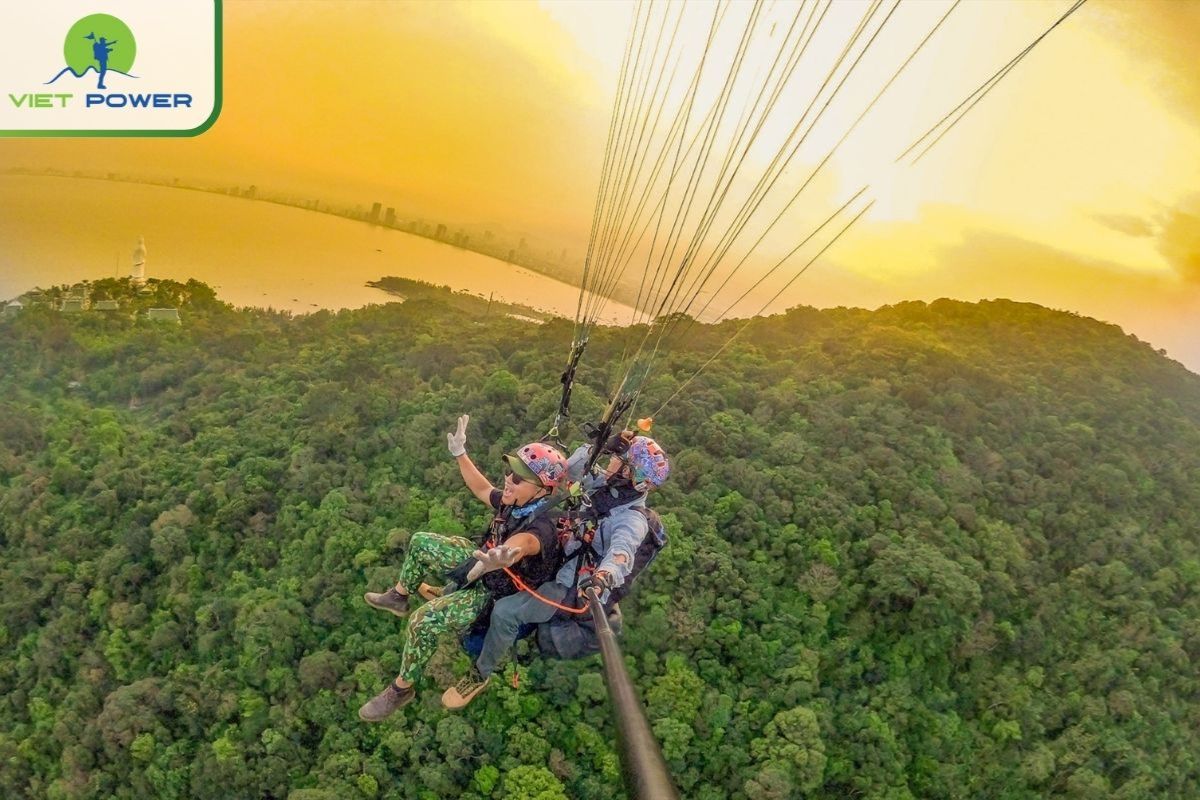 Paragliding on Son Tra Peninsula