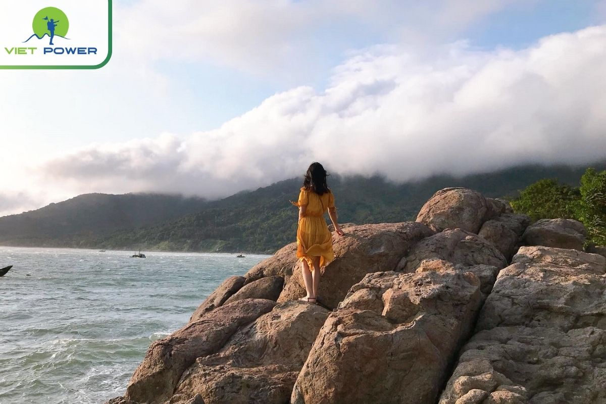 Take a photo with Black Stone Beach