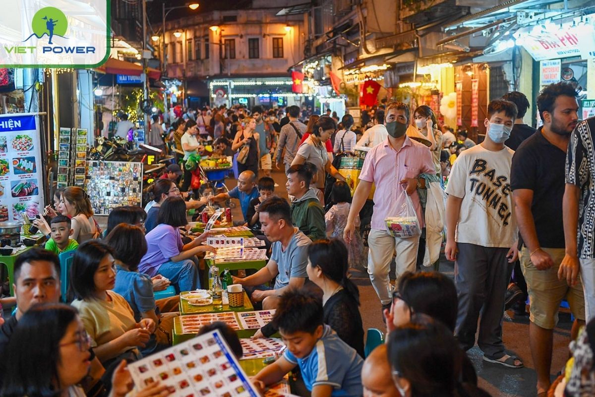 Relax, drink beer and eat grilled skewers at Ta Hien Street