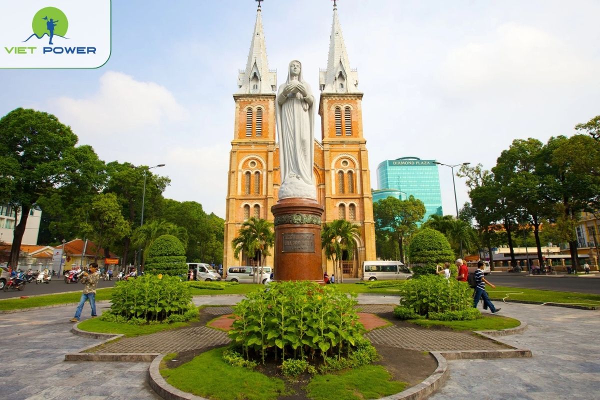 Notre Dame Cathedral Square
