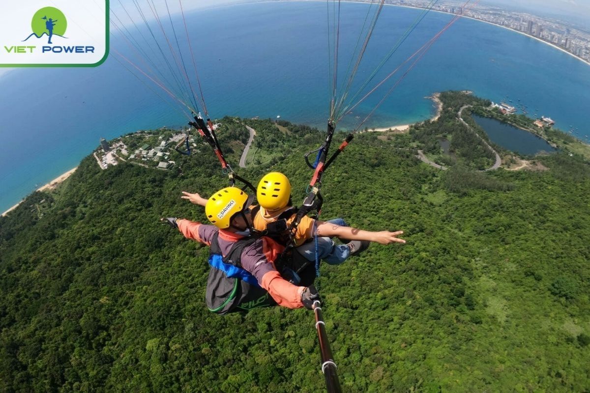 Try paragliding in Son Tra Peninsula