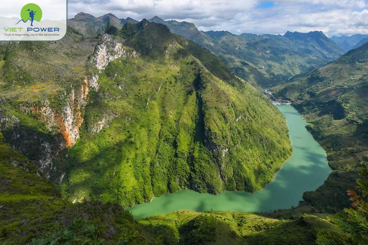 (16) Unnormal Landscapes