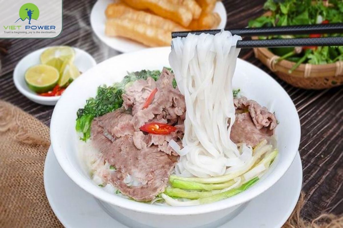 (8) Pho in Ho Chi Minh