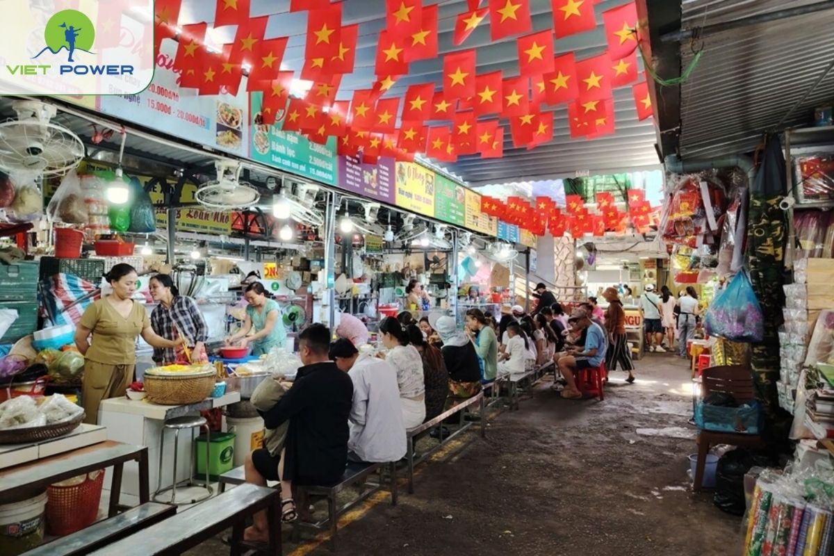  Dong Ba Market