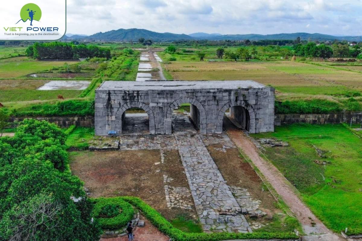 Citadel-of-the-Ho-Dynasty (2)
