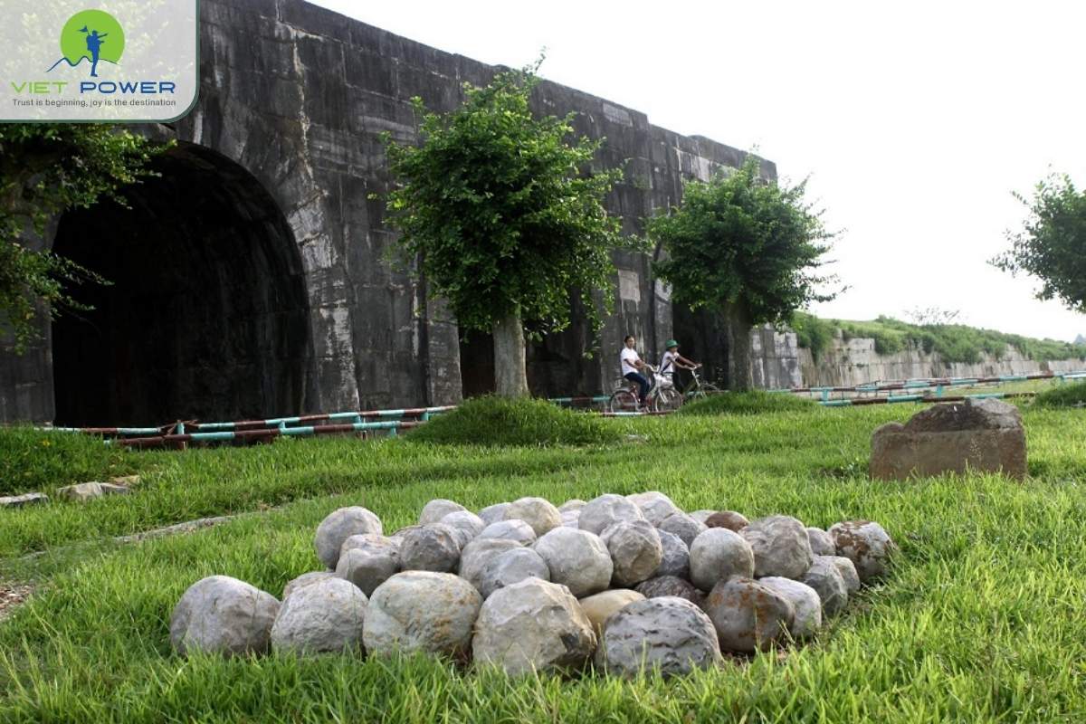 Citadel-of-the-Ho-Dynasty (4)