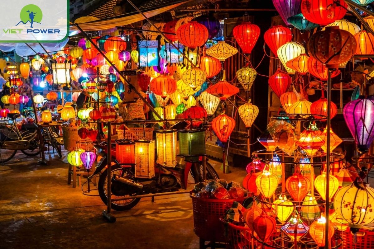 A visit to Hoi An Night Market offers even more local delicacies like cao lau and banh mi.