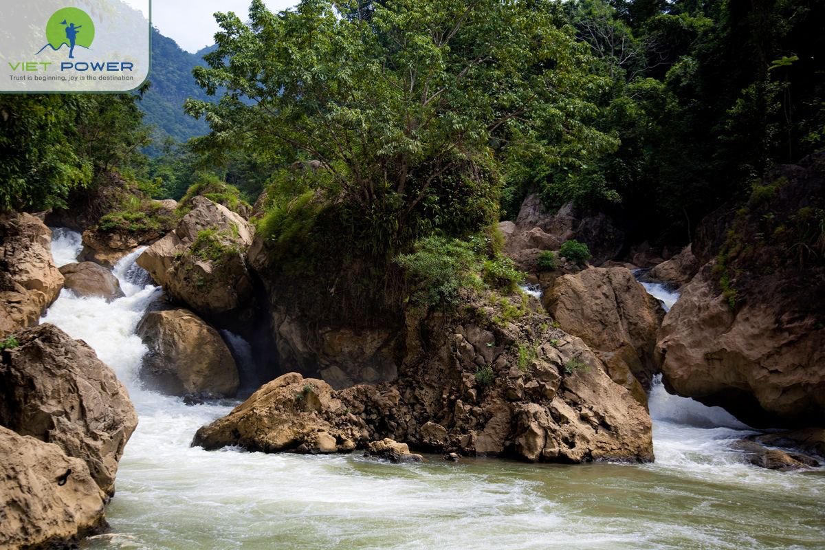 Dau Dang Waterfall (7)
