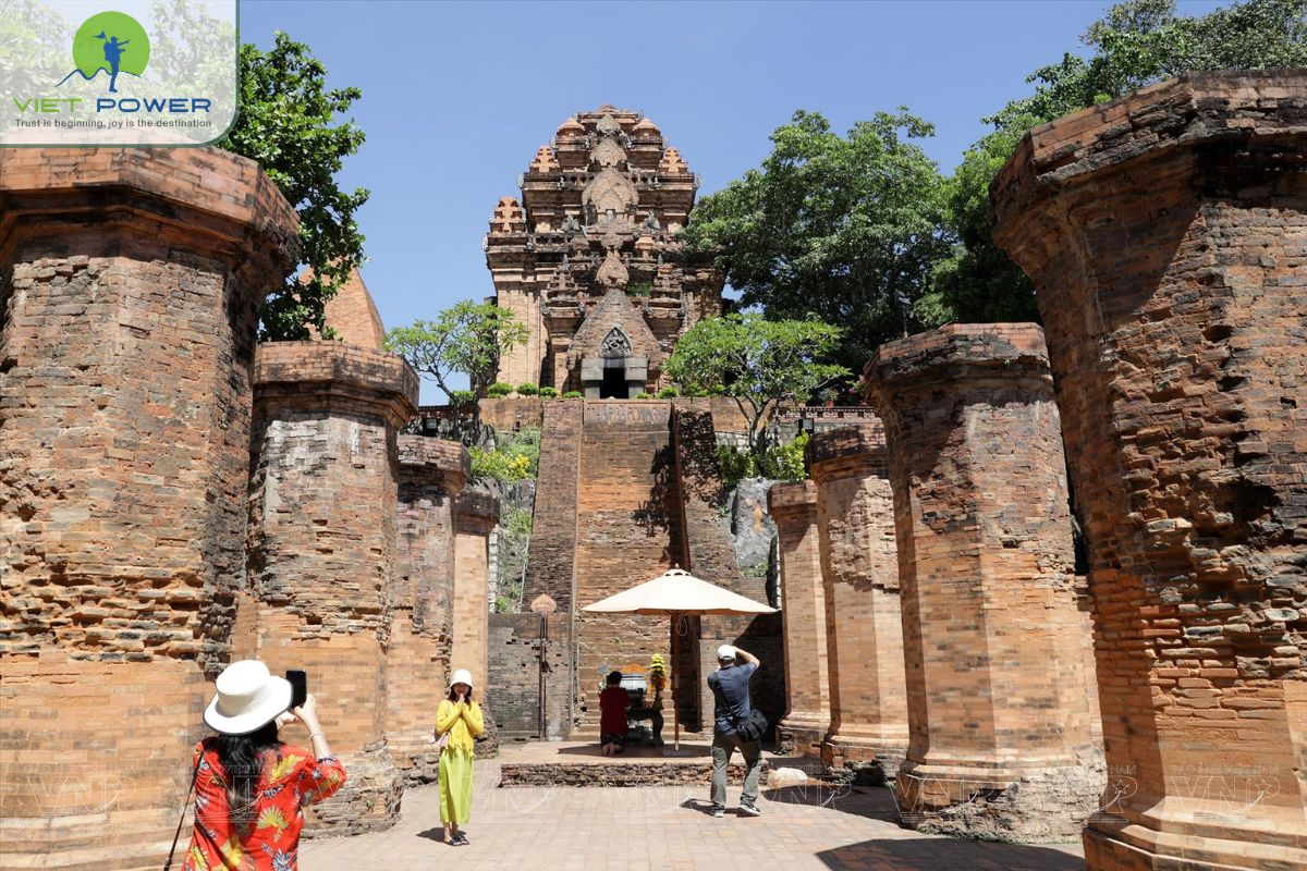 Exploring the Ancient Cham Sculpture Art of Vietnam (16)