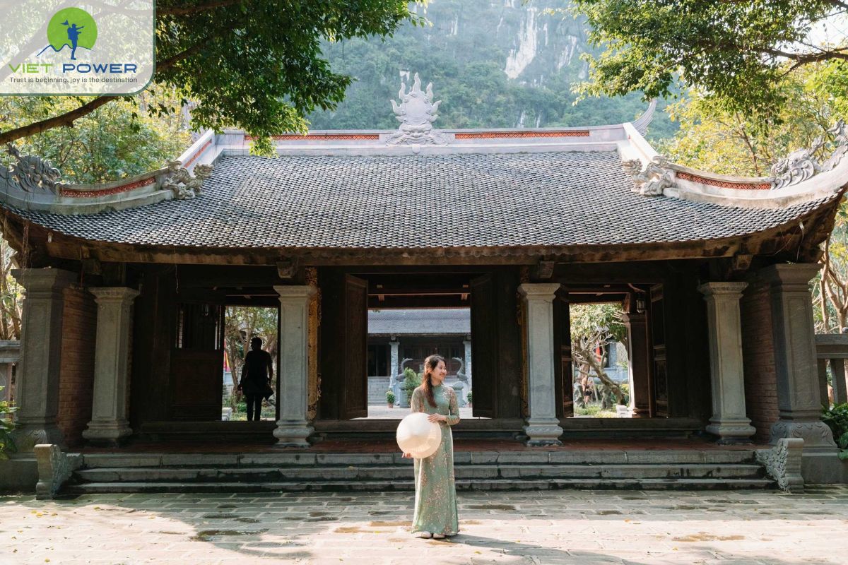 Famous Temples to Visit in Trang An