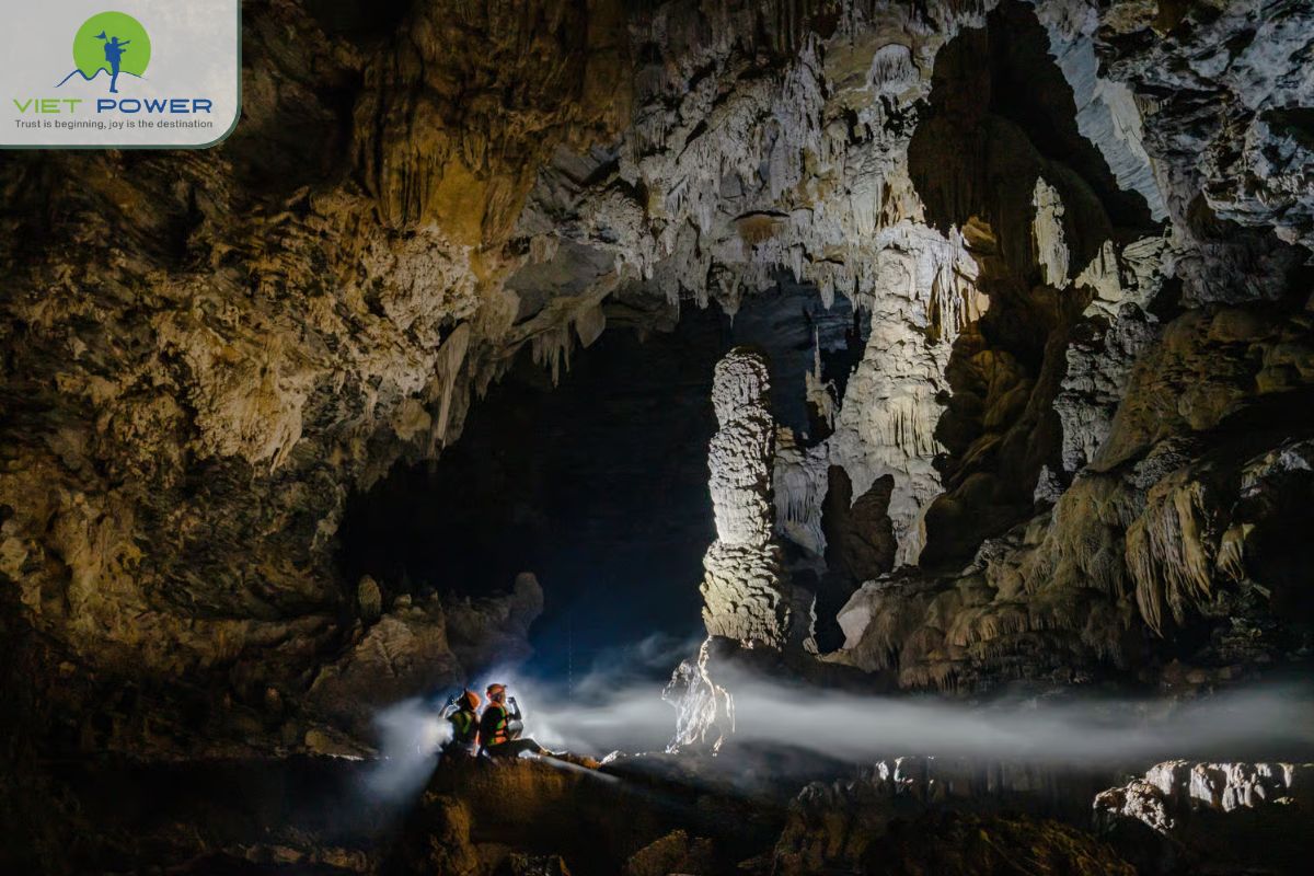 Full-Day Tu Lan Cave Expedition (10)