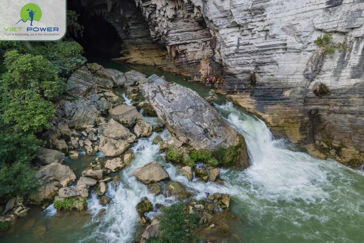 Full-Day Tu Lan Cave Expedition (6)