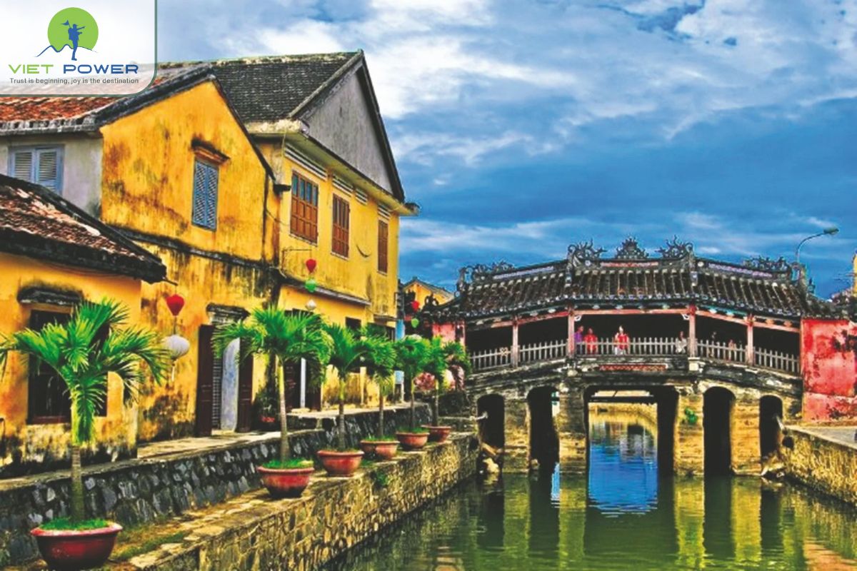 Japanese Covered Bridge Hoi An (3)
