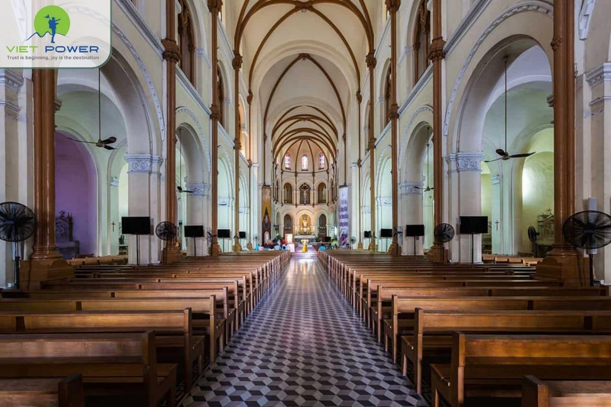 Notre-Dame-Cathedral-of-Saigon (4)