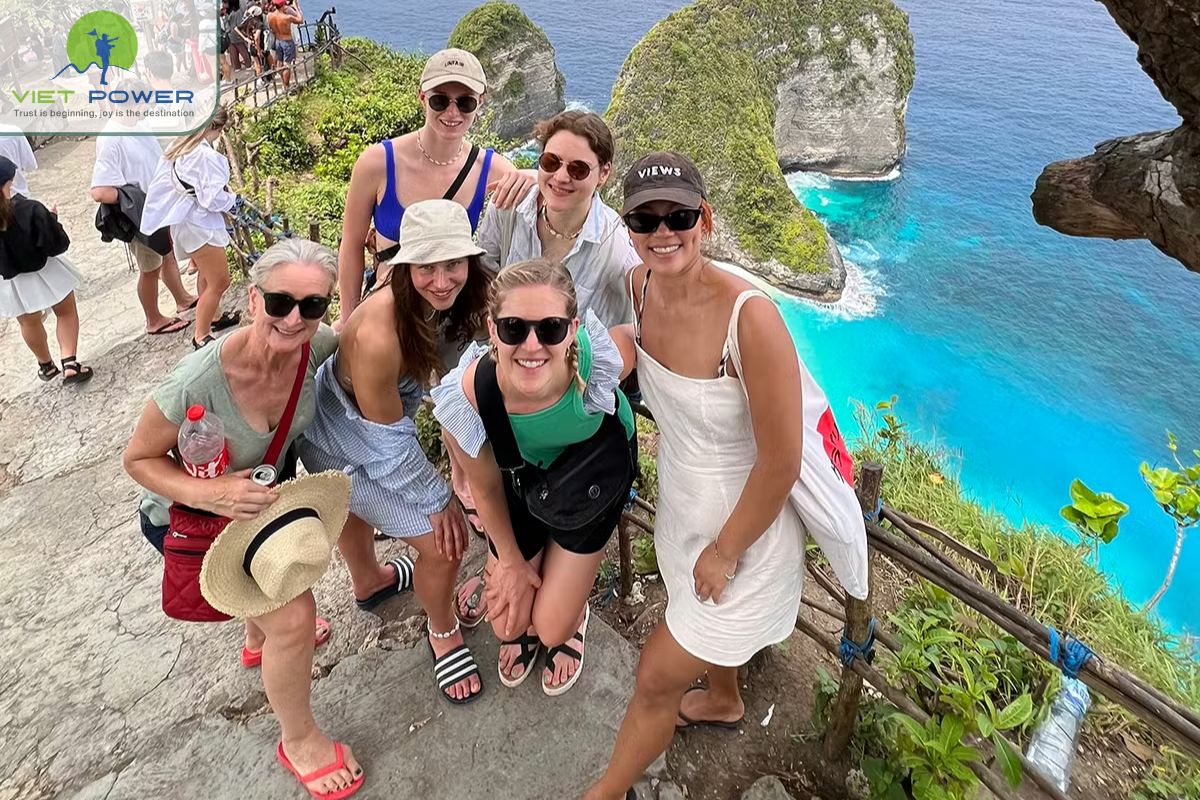 Review of Life in Vietnam (6)