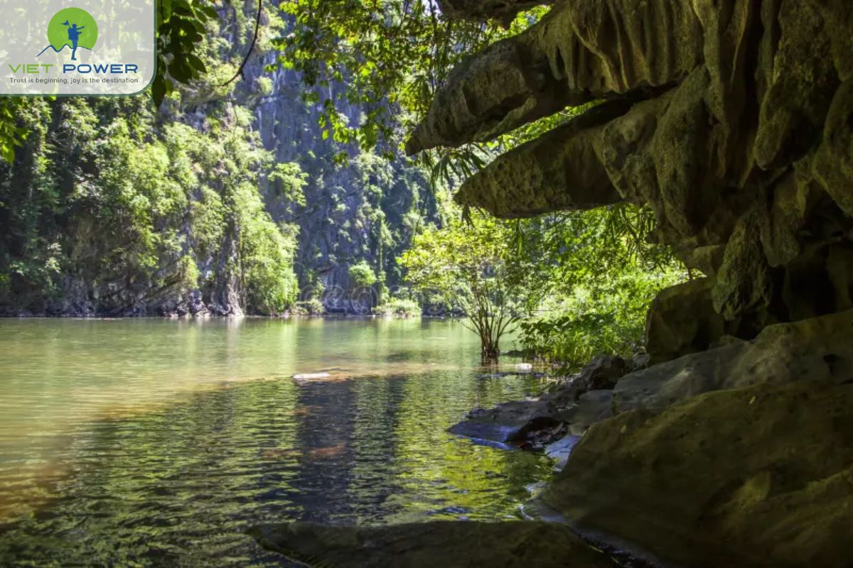 River Caves Trang An
