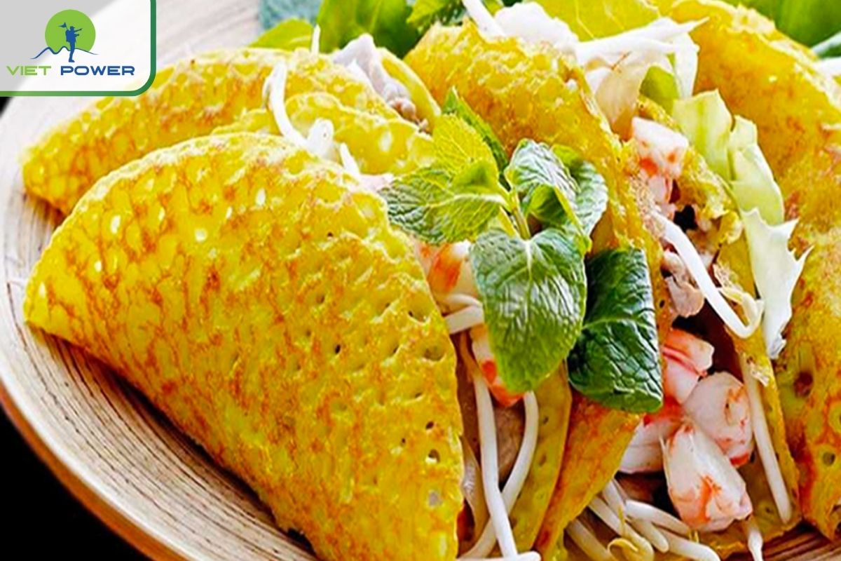Saigon Street Food Markets: A Foodie's Paradise: Banh xeo.