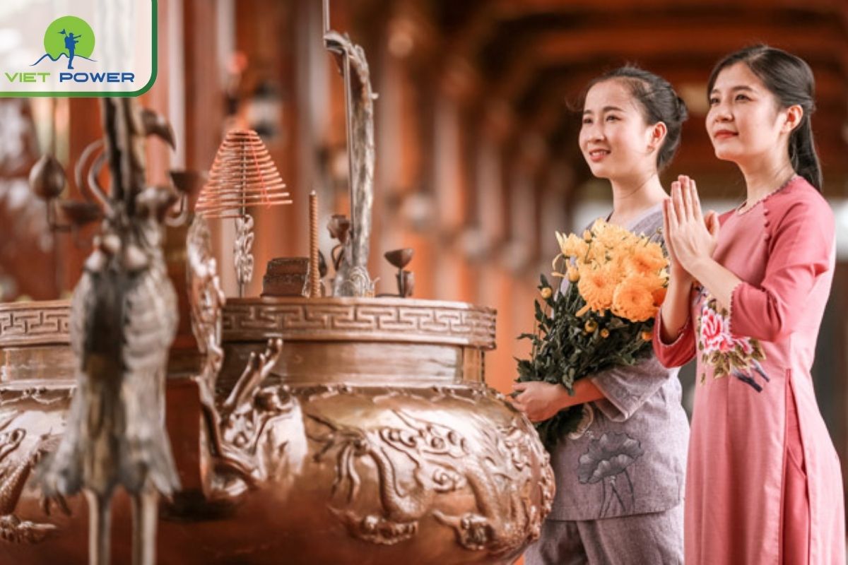 Dress modestly in temples