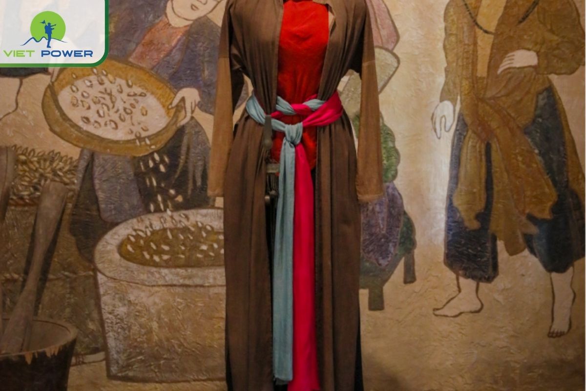  The Story Behind the Vietnamese Traditional Costume