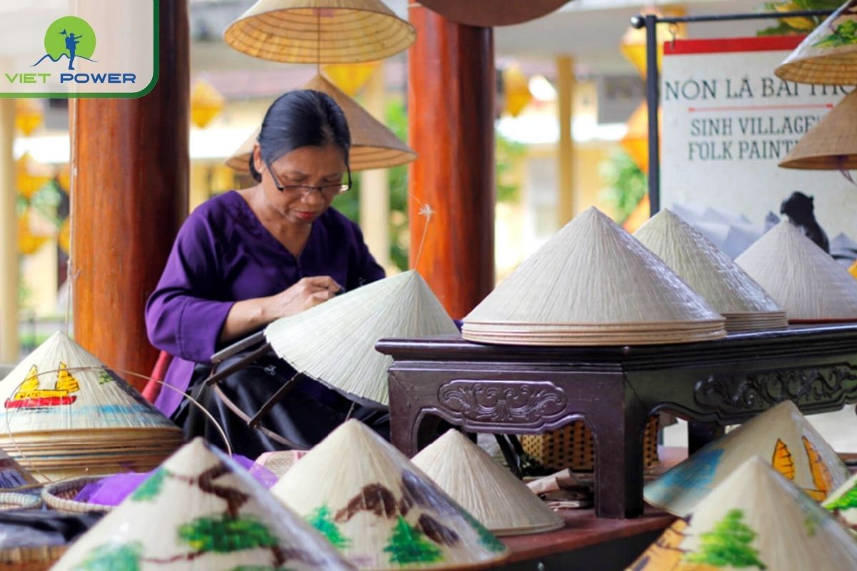 Non Bai Tho – Poetry Hat of Hue