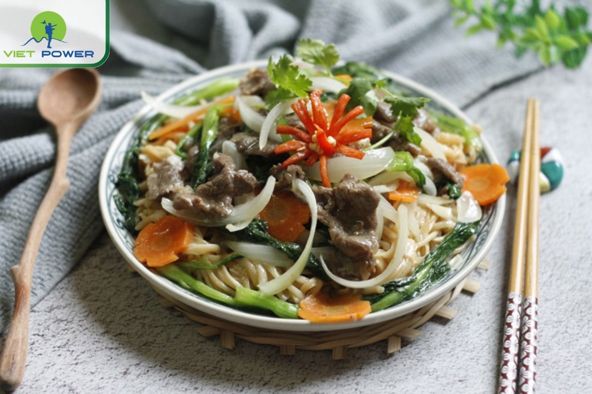 Pho Xao Bo (Stir-Fried Pho with Beef)