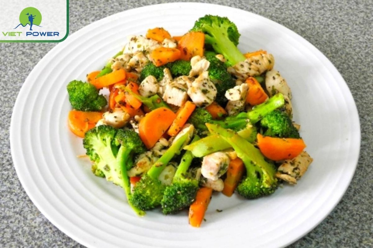 Stir-Fried Chicken with Cauliflower – Sup lo xao thit ga