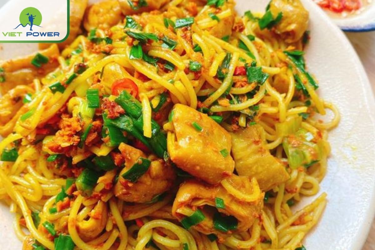  Bun Nghe Xao Long (Turmeric Noodles with Pork Intestine)