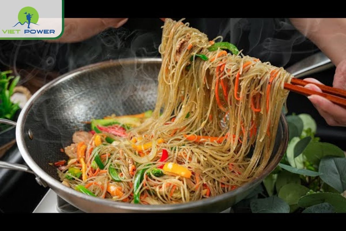 Mien Xao (Vietnamese Stir-Fried Glass Noodles)