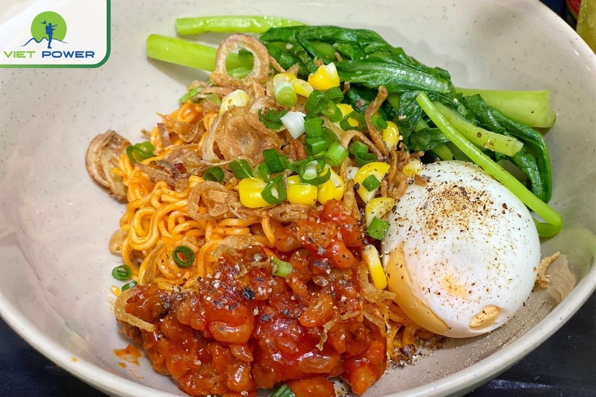  Mi Tron Top Mo (Vietnamese Dry Noodles with Pork Greave)