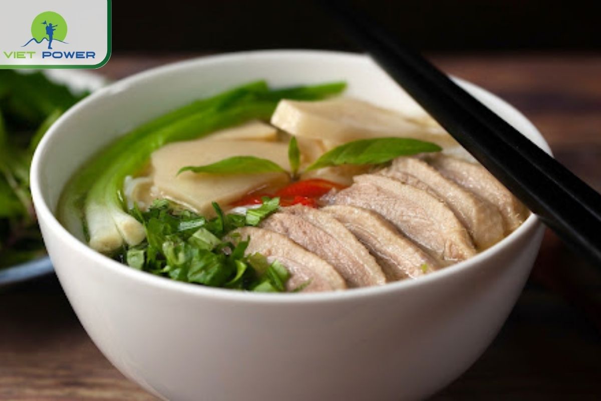 Bun Mang Vit – Duck Soup with Bamboo Shoots