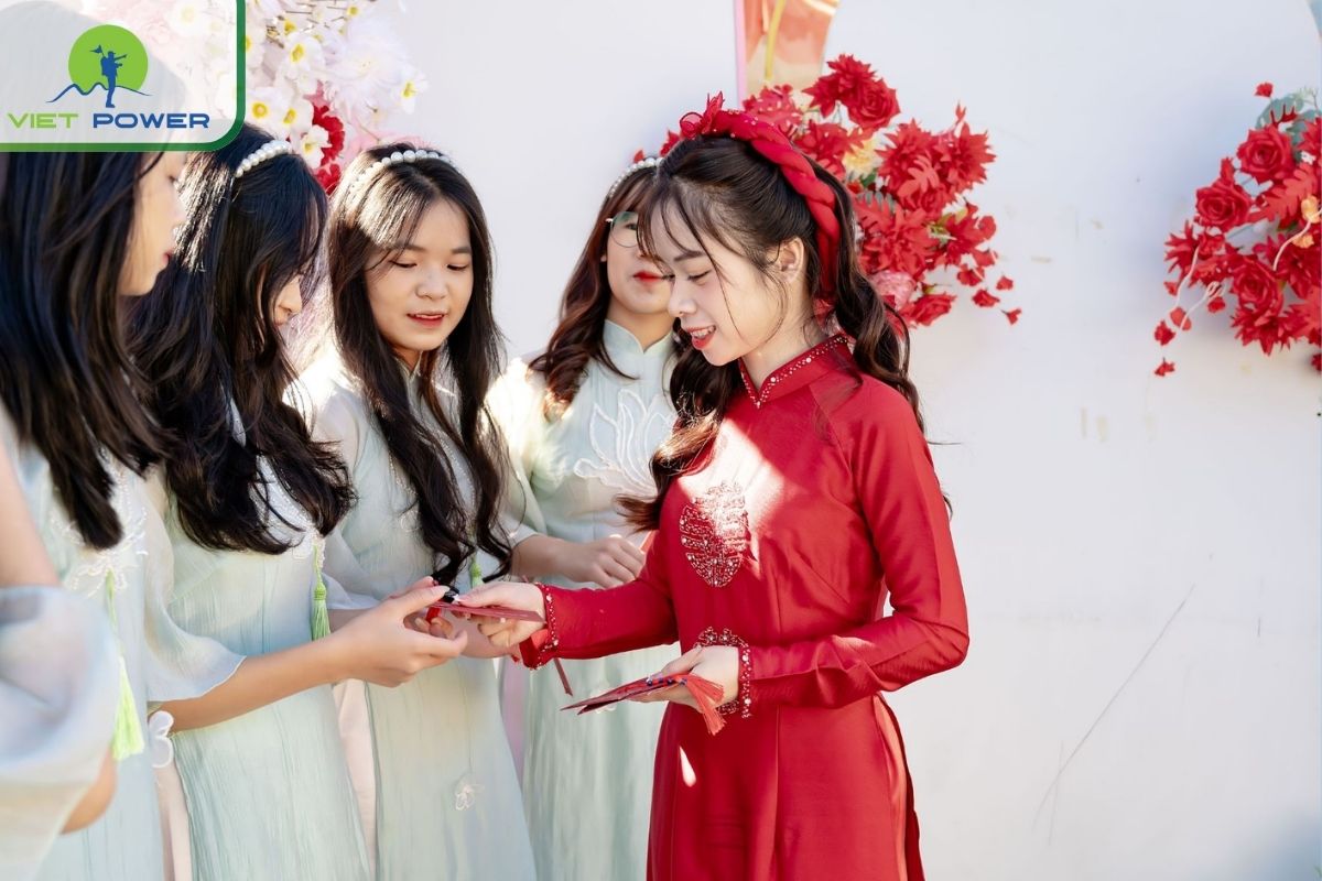  From Altar to Aisle: The Modern Bride’s Dilemma