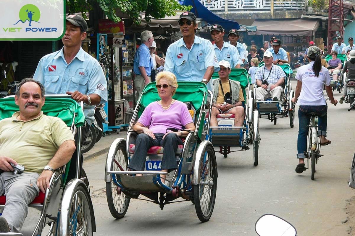 Cyclo Tours & Xích Lô Experiences: Old-School City Charm