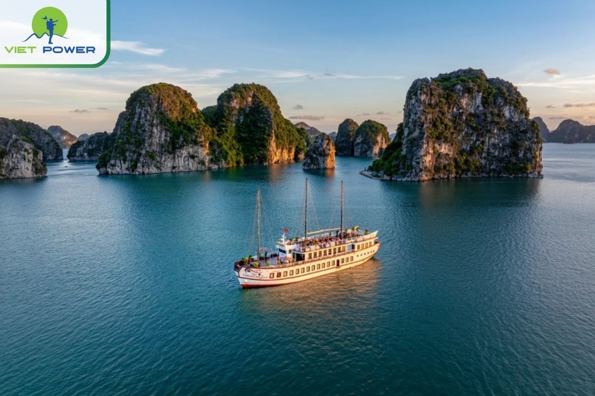 December – Crisp, Calm & Holiday-Friendly