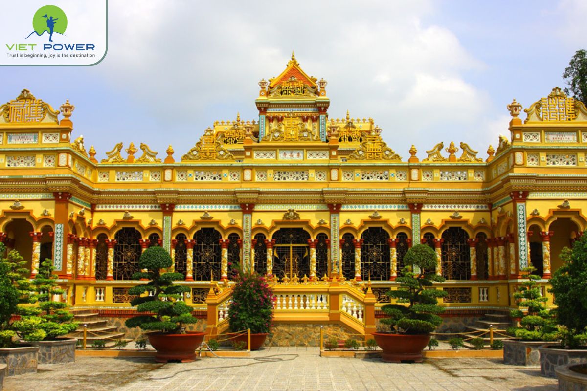 Vinh Trang Pagoda - The most beautiful Pagoda in the Mekong Delta