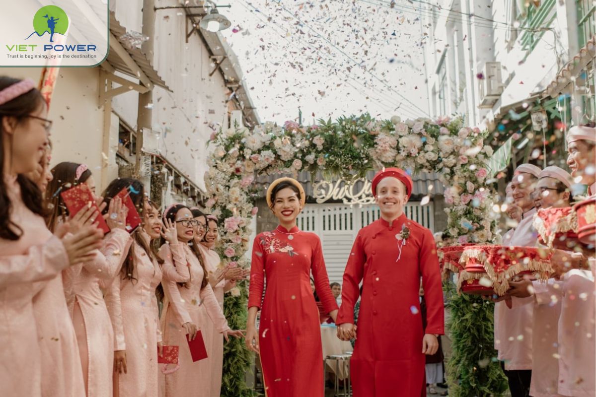 When do Vietnamese people express these wishes