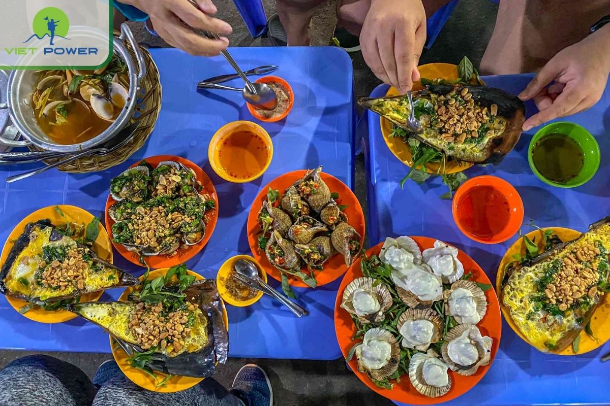 Best Cheap Eats In Ho Chi Minh City Under 100.000 VNĐ: Oc Oanh.