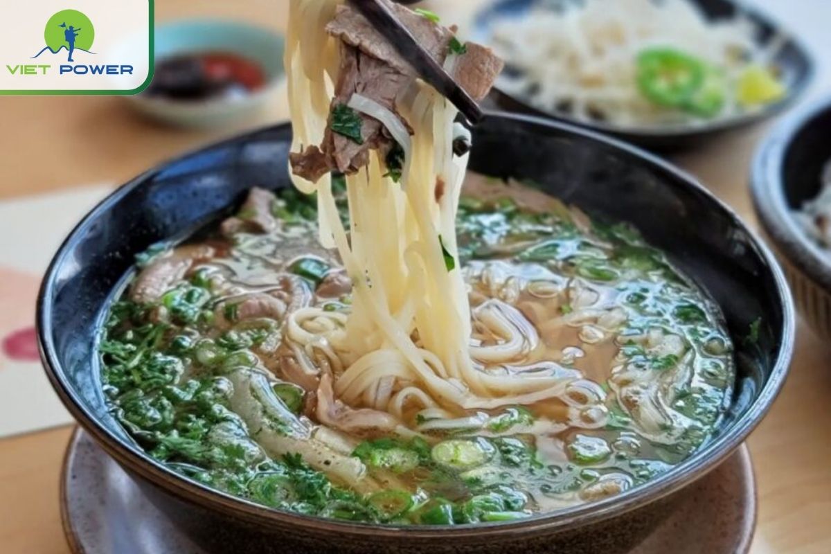 Pho Minh: A Hanoi classic.