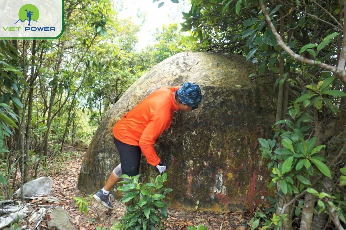 The dry season is the best time to visit Boom Boom Rock