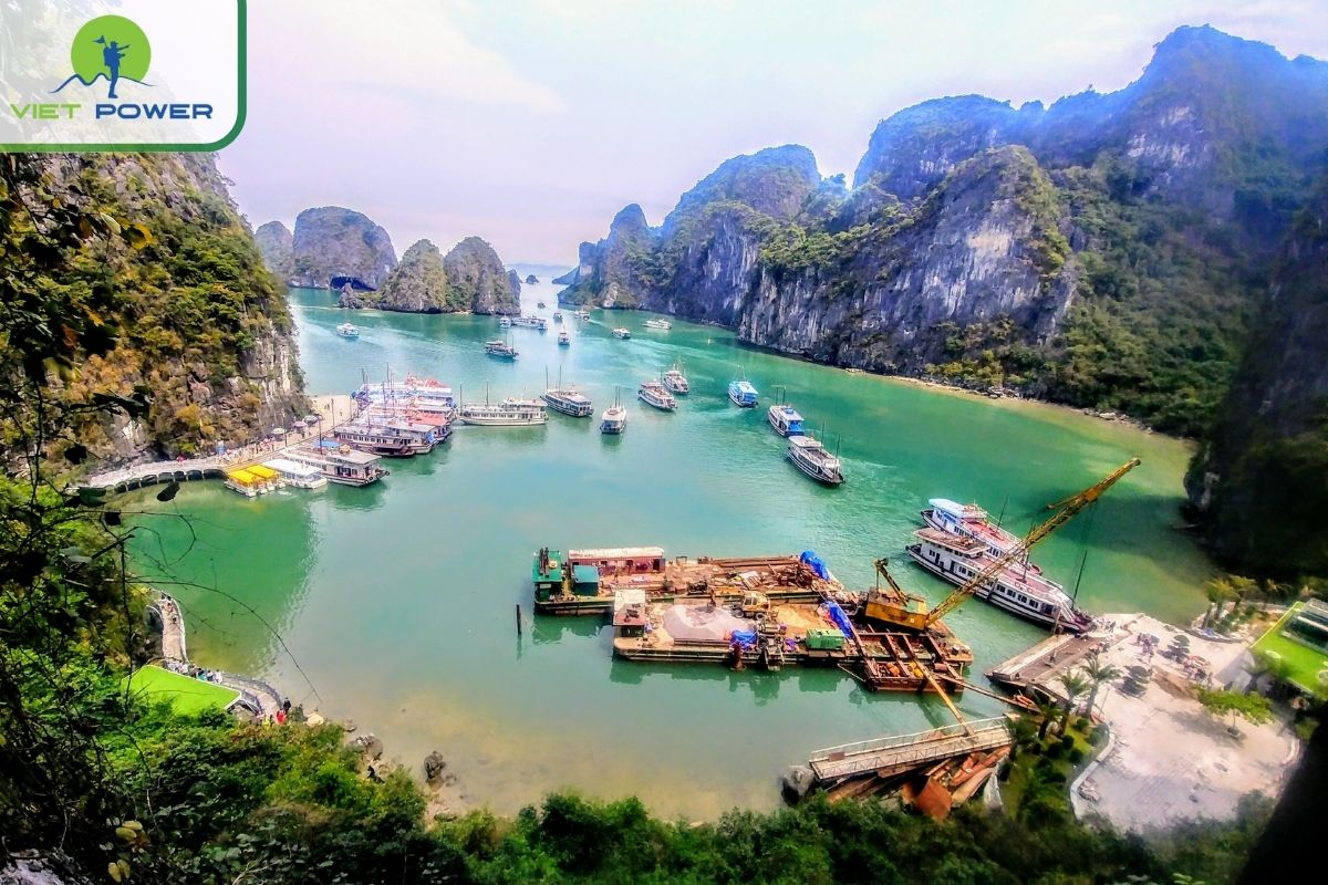 A cruise through Ha Long Bay is one of the best cultural activities in Vietnam