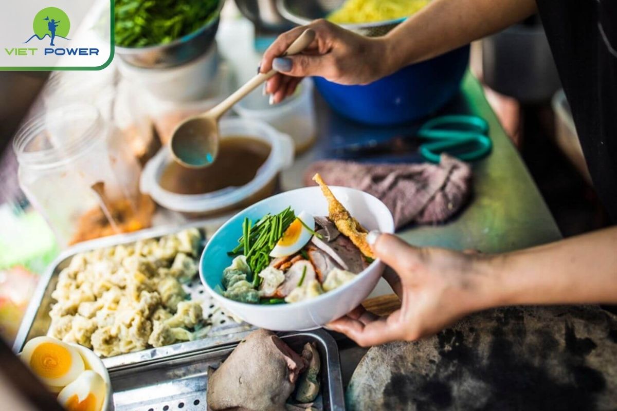 Hanoi Food Experiences: Must-Try Foods in Hanoi: A Foodie's Guide.