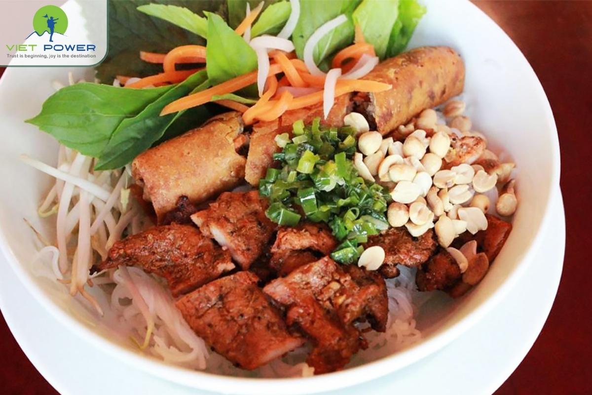 grilled-pork-with-rice-noodles (4)