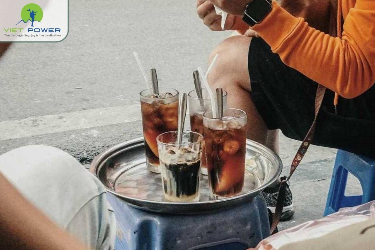 street-coffee-in-ho-chi-minh (3)